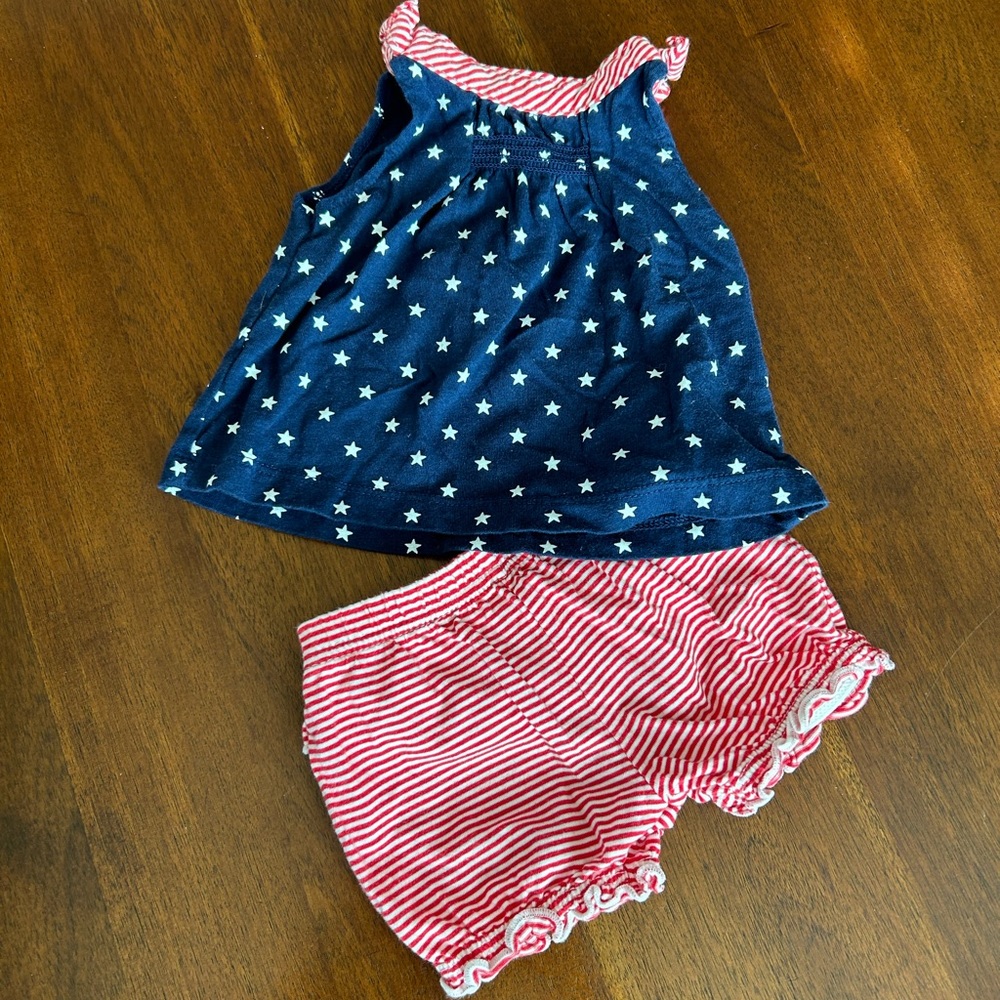 2 piece Carter’s set.